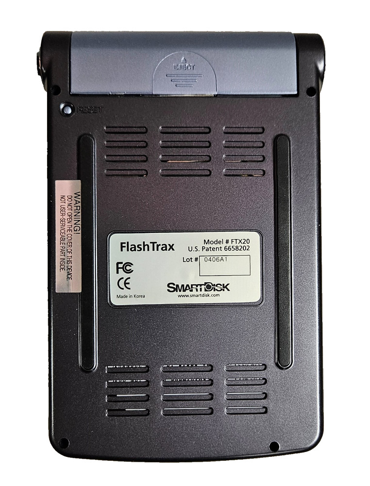FlashTrax ~ FTX20 SmartDisk Digital Multimedia Storage & Player BUNDLE