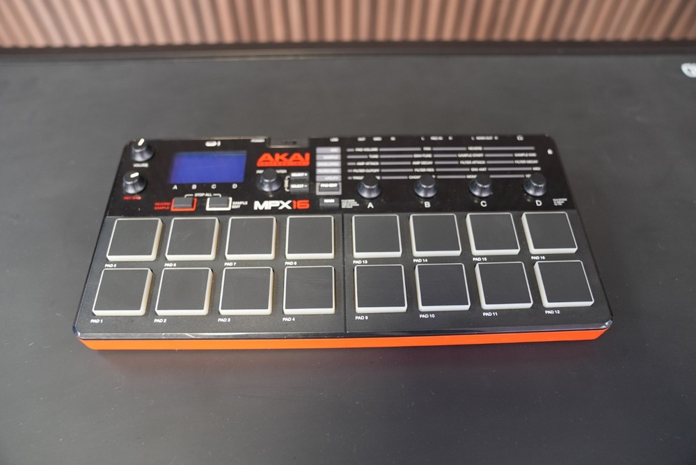 Akai MPX16 Drum Sampler Trigger Recorder Player Tested Working