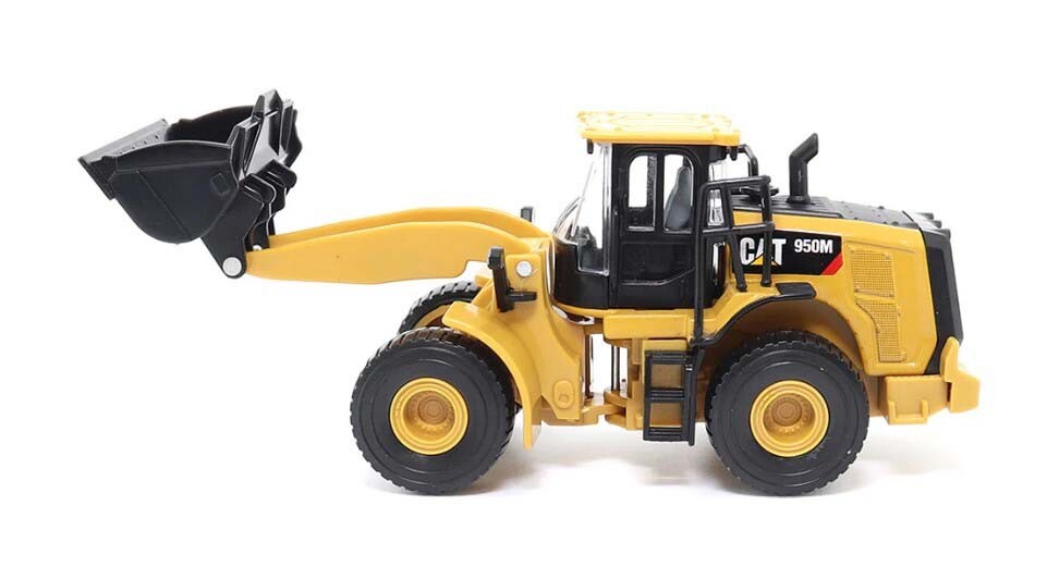 Diecast Masters 84646CS Cat 950M Wheel Loader 1/64 Scale Model