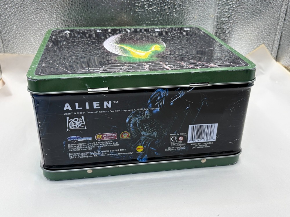 Diamond Select Toys Alien Egg Distressed Lunch Box with Thermos