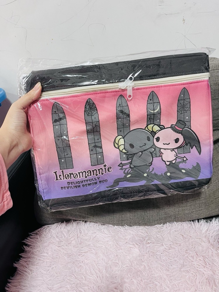 Lloromannic storage bag