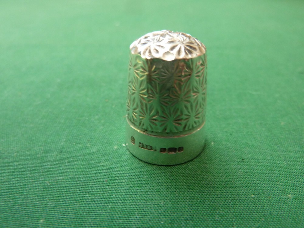 VINTAGE SILVER THIMBLE, SIZE 5 SHEFFIELD 1977