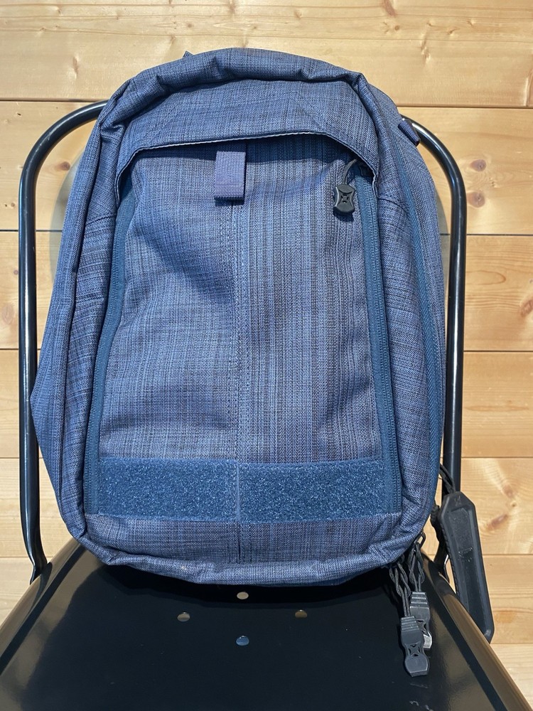 Vertx Commuter 2.0 Sling Backpack blue