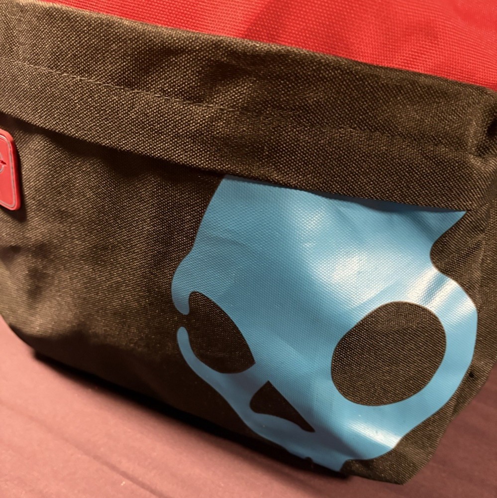 SKULLCANDY Skateboard Style School Big Student Backpack MULTICOLORED Black Red