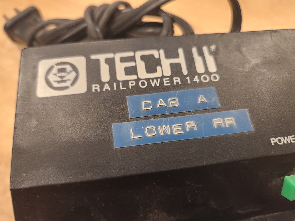 Tech II railpower 1400 18 VAC accessory & 14VDC variable train power transformer
