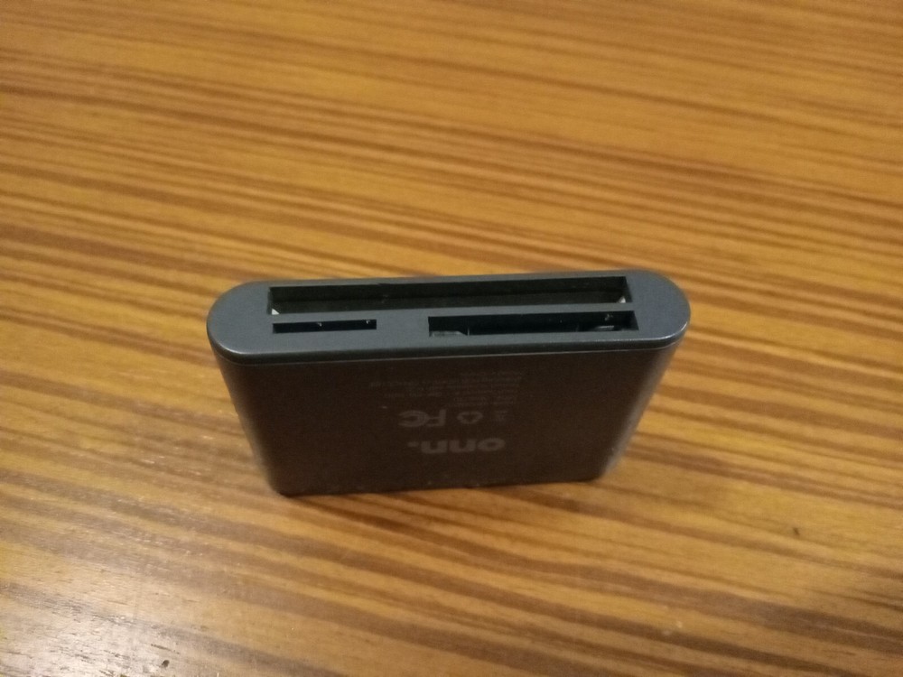 Onn SD, microSD & CompactFlash Card Reader (100014070)