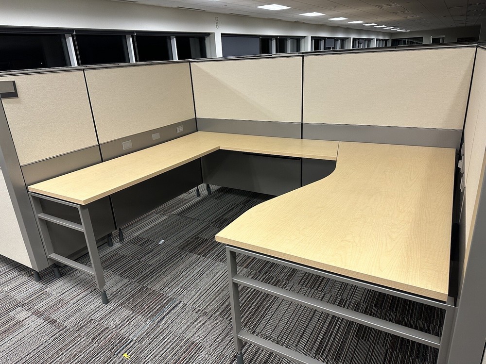 NICE HERMAN MILLER 6'X8' OFFICE CUBICLES WORKSTATIONS