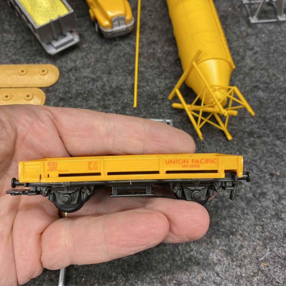 New Ray Construction Set With Train