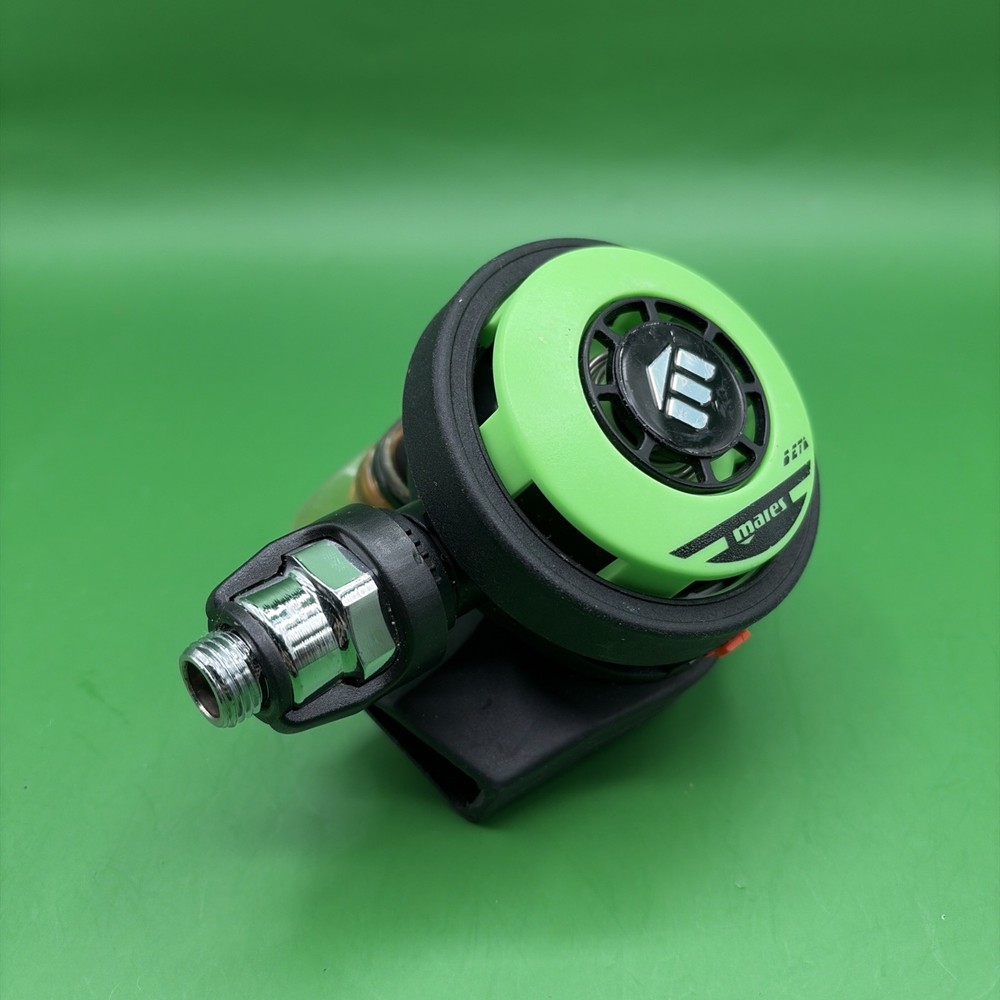 Mares Beta scuba diving octopus second stage regulator Italy