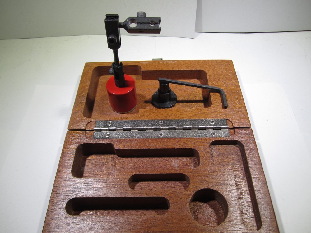 " BROWNE & SHARPE. " UNIVERSAL MAGNETIC INDICATOR HOLDER. #5997755.