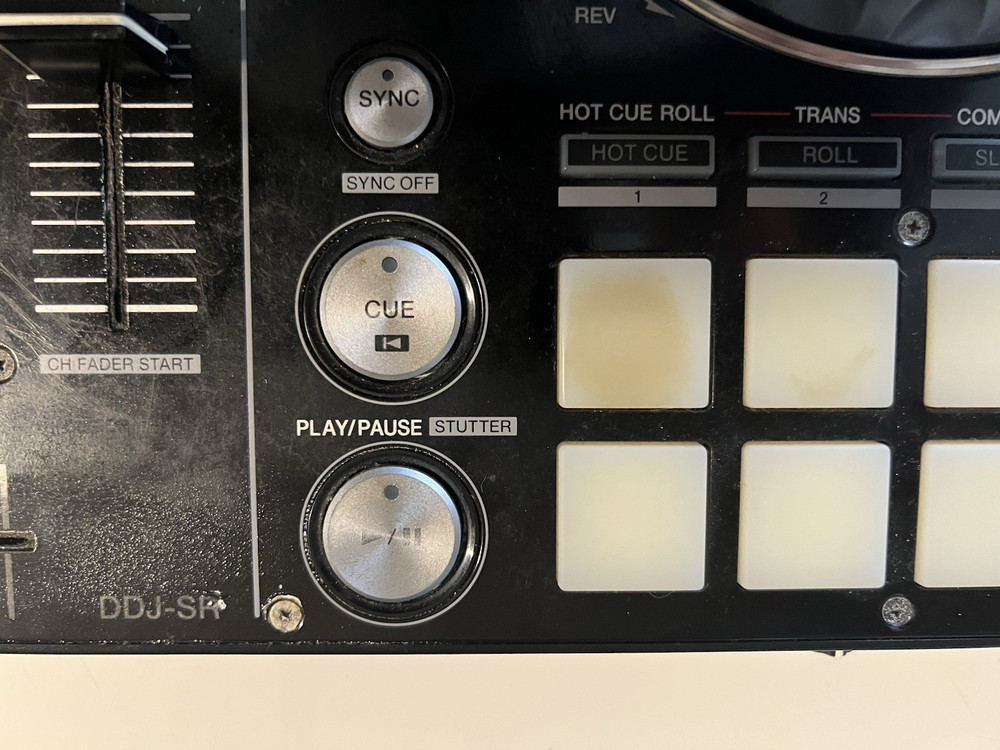 Pioneer DDJ-SR Digital DJ Controller Comes With Extras please read description