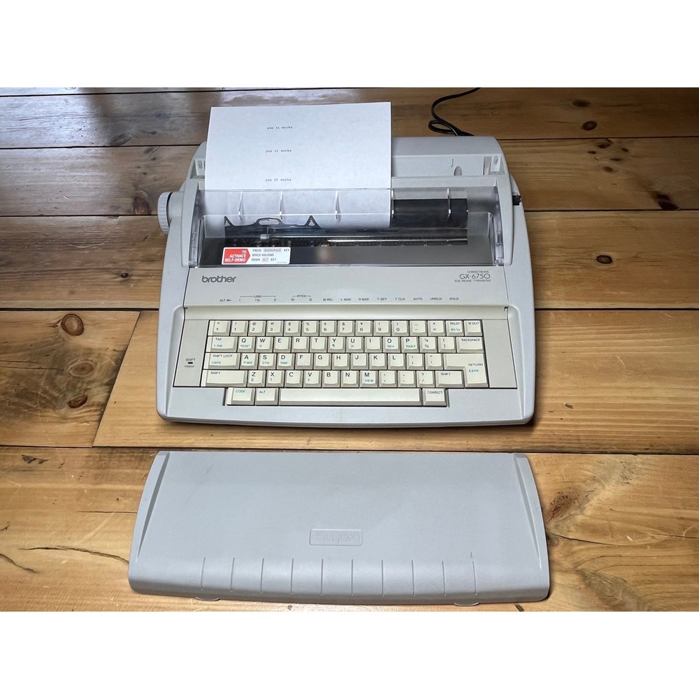 Brother Daisy Wheel Correctronic Electronic Typewriter GX-6750.