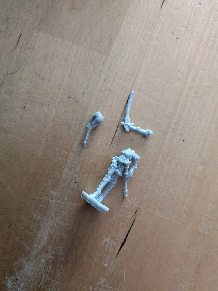 Reaper Bones 4 Bryn, Half Elf Rogue