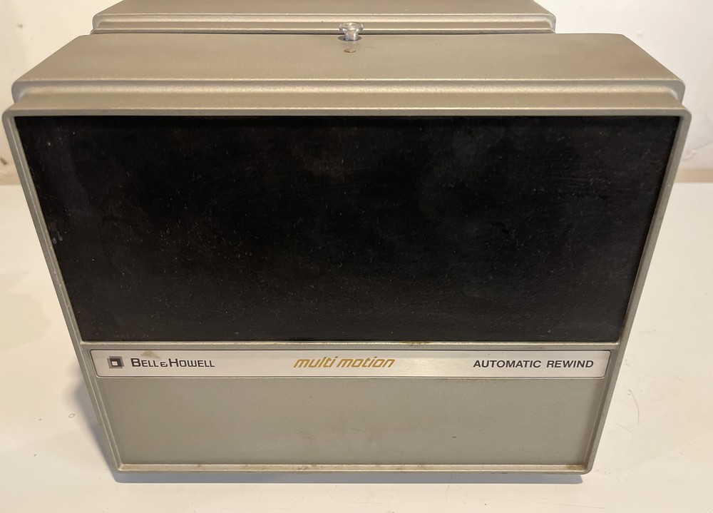 Vintage ‘70s Bell & Howell Multi Motion 467A Autoload/Auto Rewind 8mm Projector