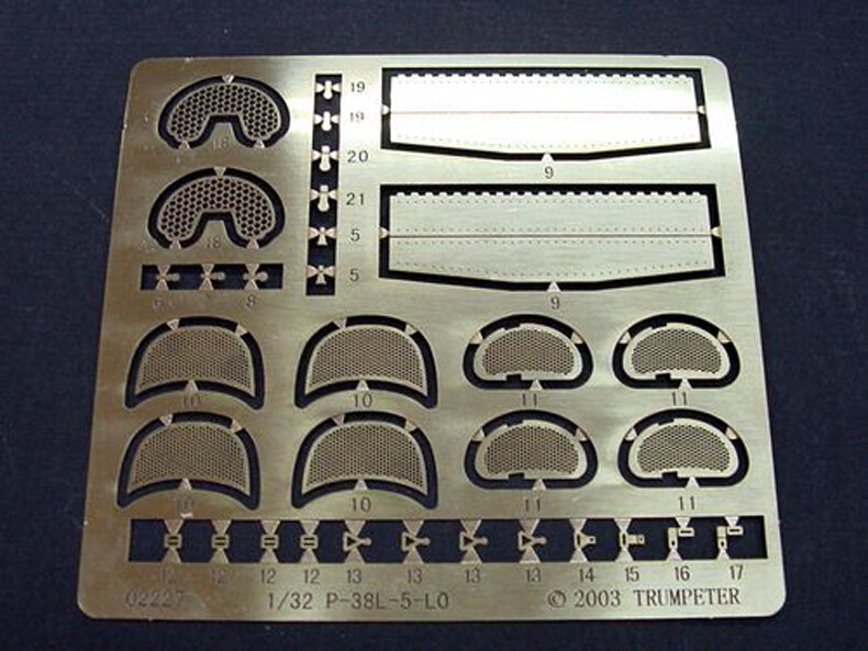 Trumpeter 02227 1/32 Lockheed P-38L-5-LO lightning Plastic model kit