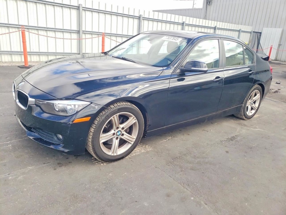 320I      2014 Glove Box 4994309