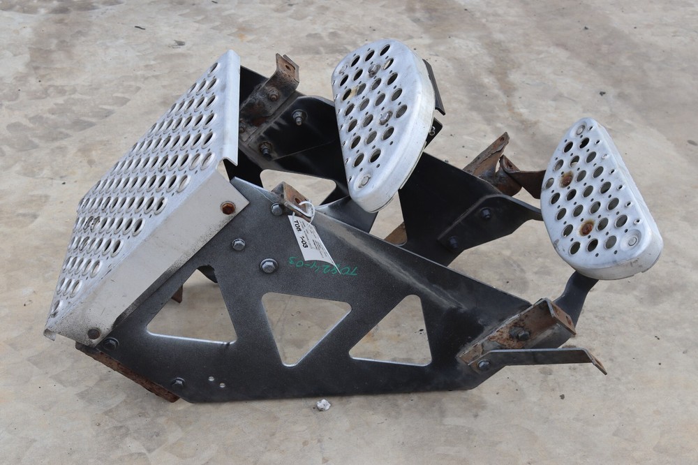 1996-2010 KENWORTH T2000 LEFT DRIVER SIDE FAIRING STEP FRAME OEM