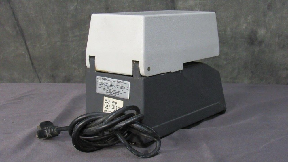 SIMPLEX 1605-9002 Consecutive Payroll Time Clock & Date Recorder, with Key
