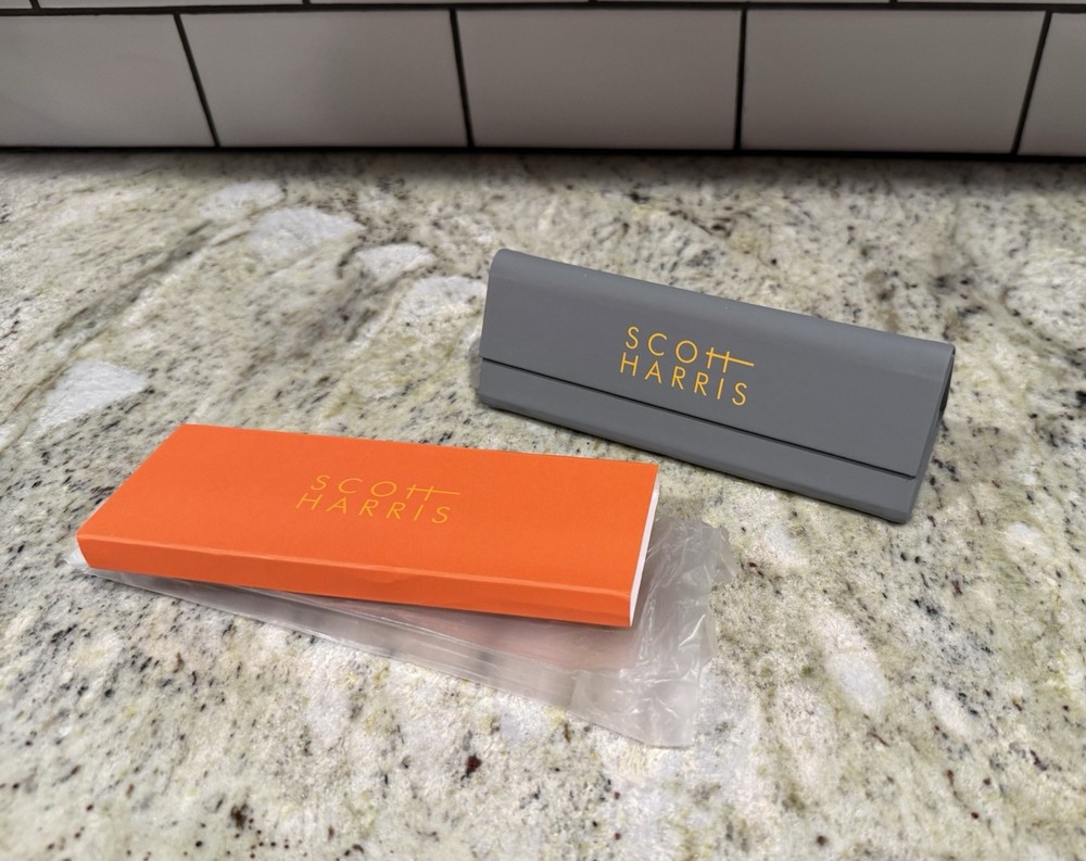 SCOTT HARRIS Triangular Eyeglasses Glasses Case - Gray Grey Collapsible Magnetic