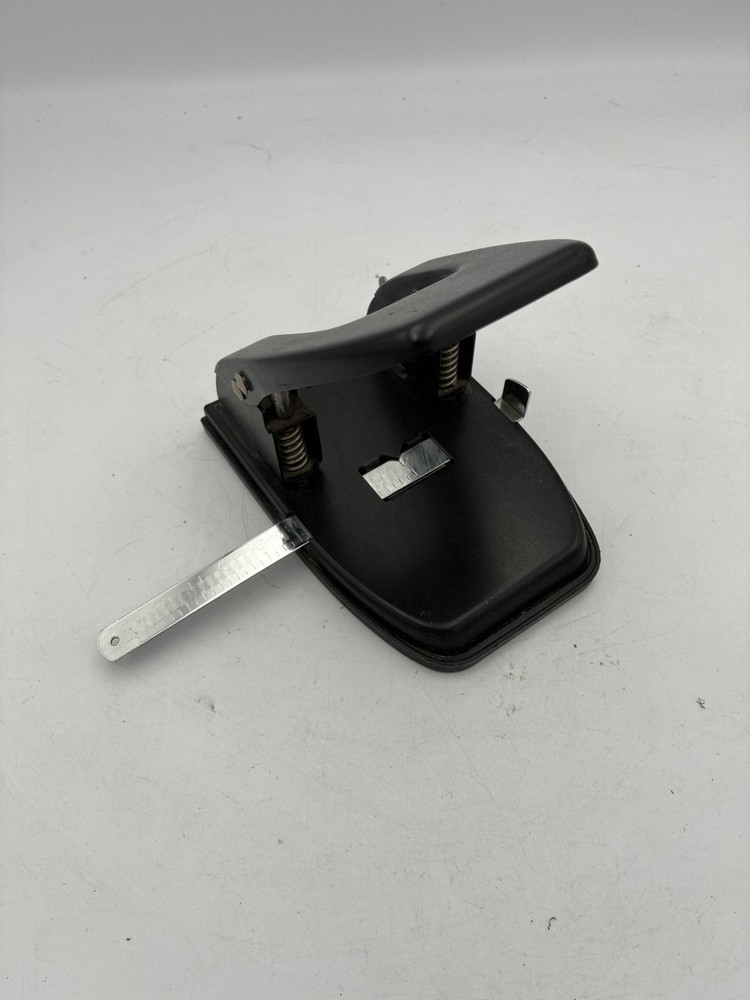 Heavy-Duty 2 Hole Punch 20 Sheets