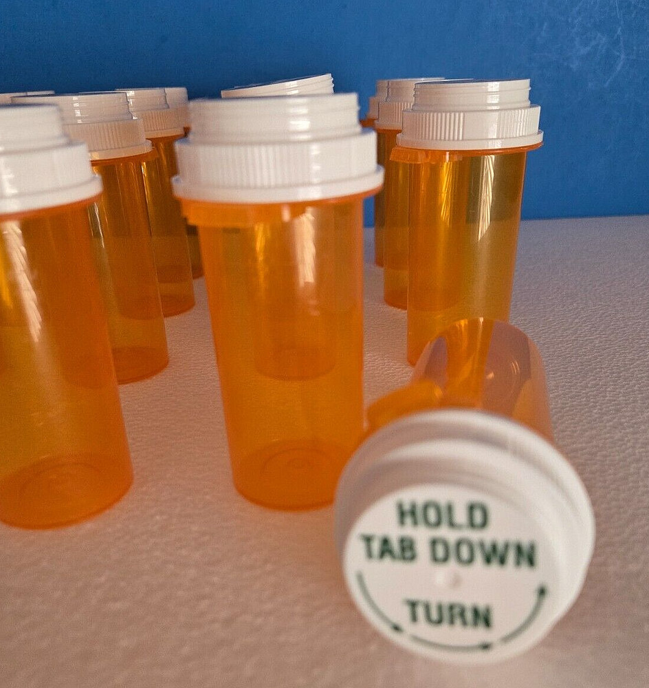 EMPTY PLASTIC PILL BOTTLES ~ 16 BOTTLES ~ WITH REVERSIBLE CAPS