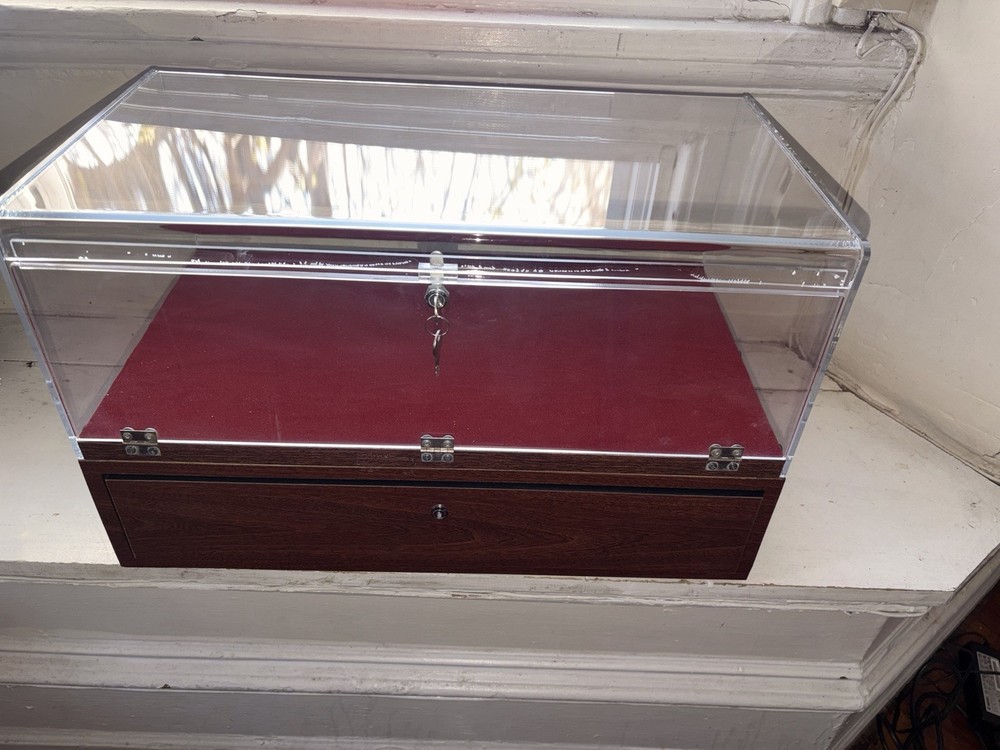 Professional Locking Countertop Display Case - Mint w/ 2 Keys