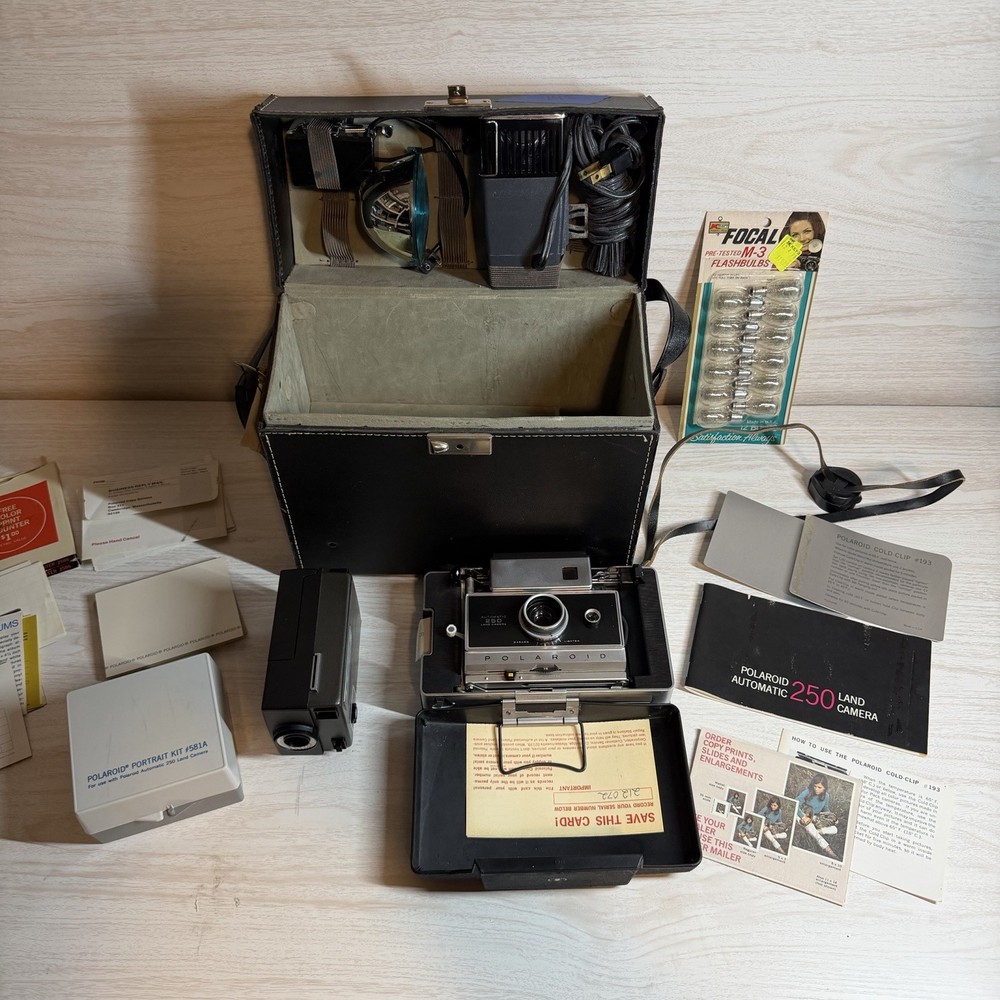 Polaroid Automatic 250 Land Camera - Vintage Instant Camera