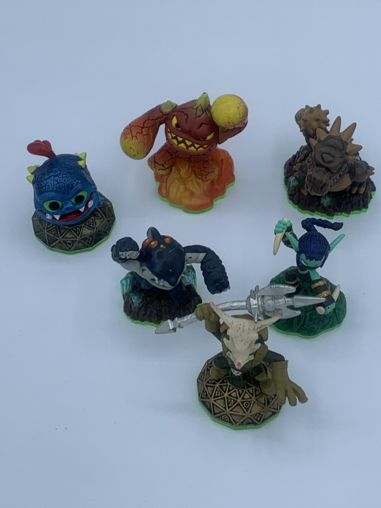 Lot of 6 Skylanders Characters