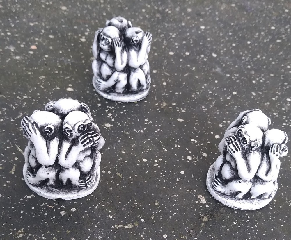 The three monkey decorate the table