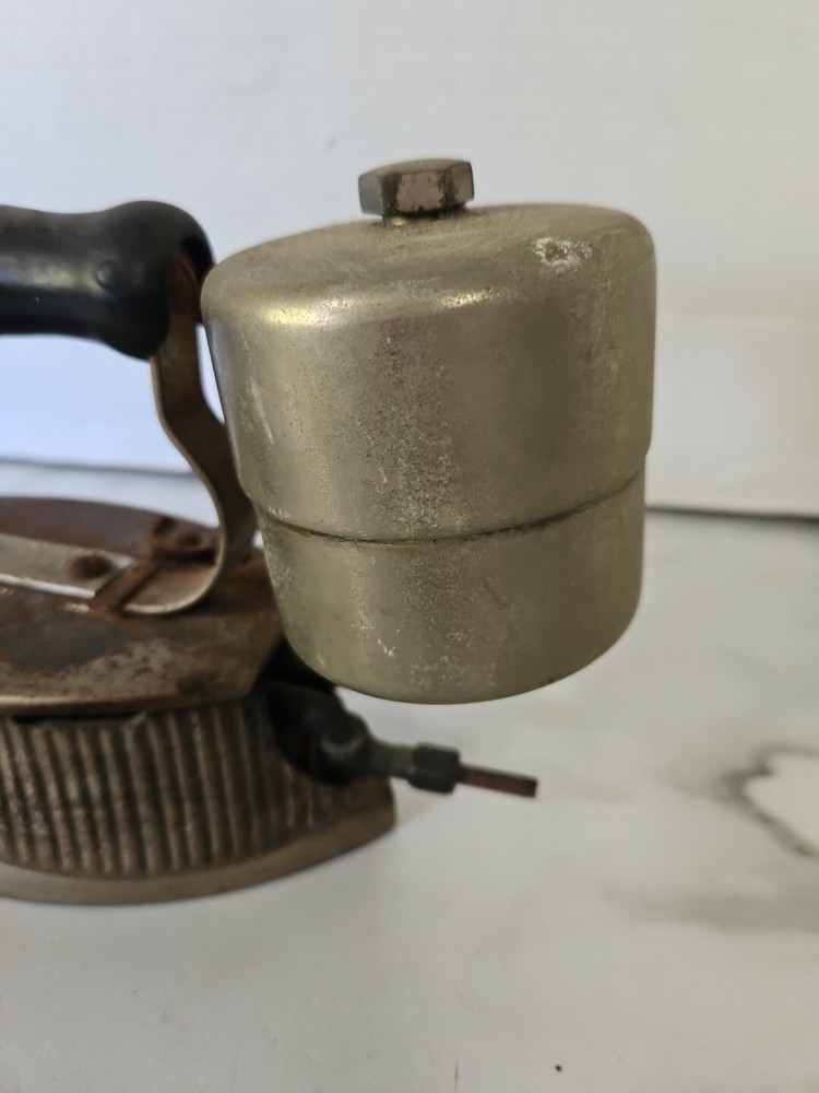 VINTAGE CLOTHING IRON