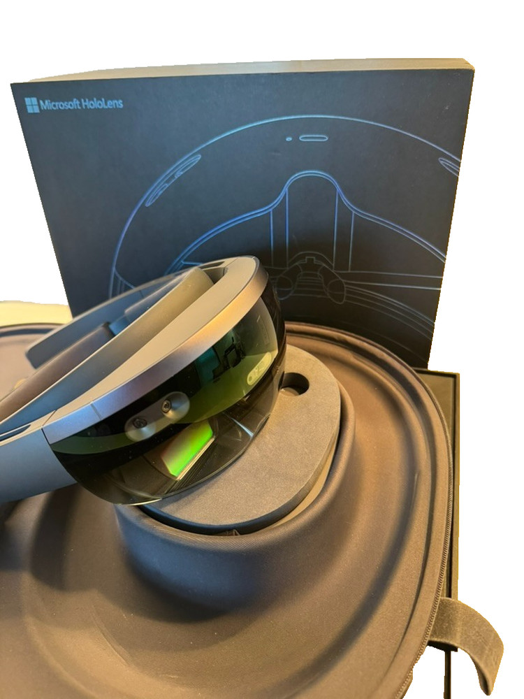 LIGHTLY USE: Microsoft HoloLens 1 Headset- With Box
