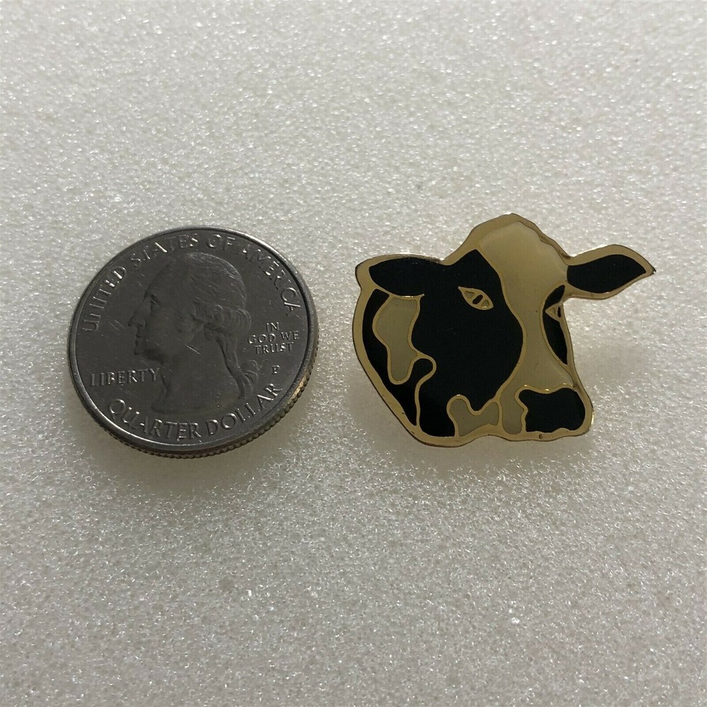 Moo Dairy Cow Black and white Pin Pinback #36774