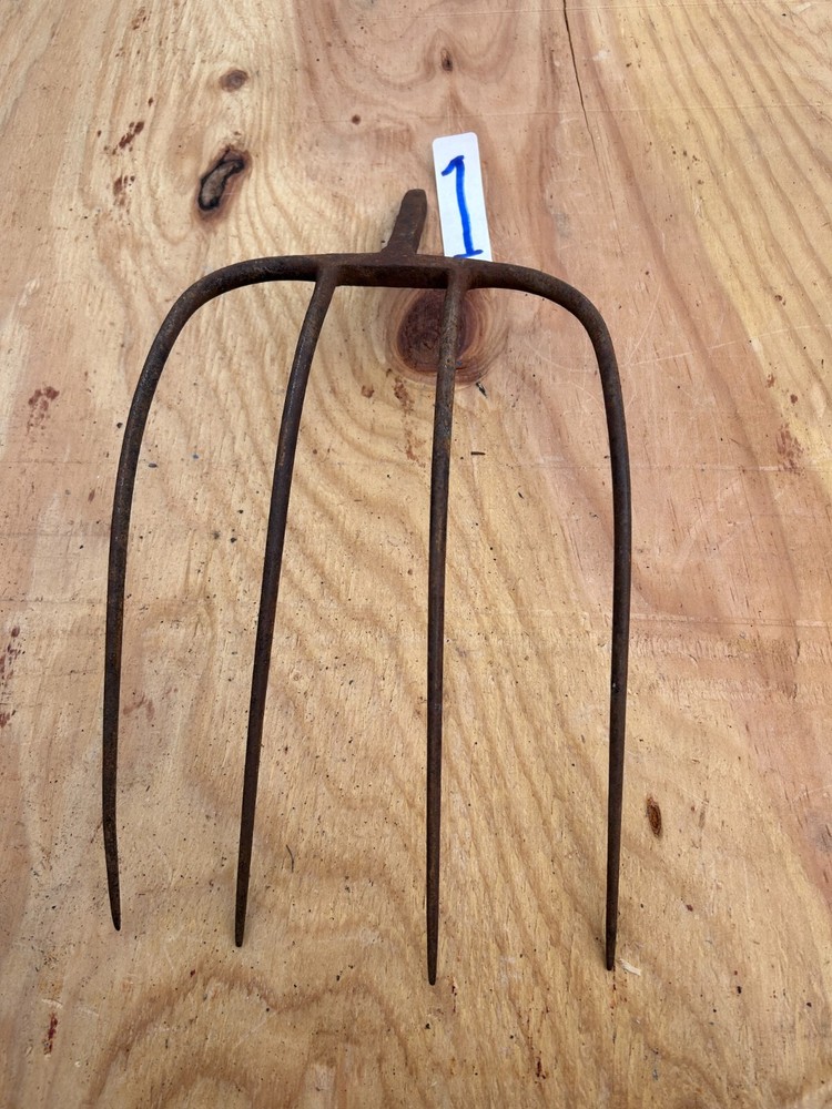 Fork Rake Head 4 Thines Rusty Rustic no handle Original Vintage Primitive Metal