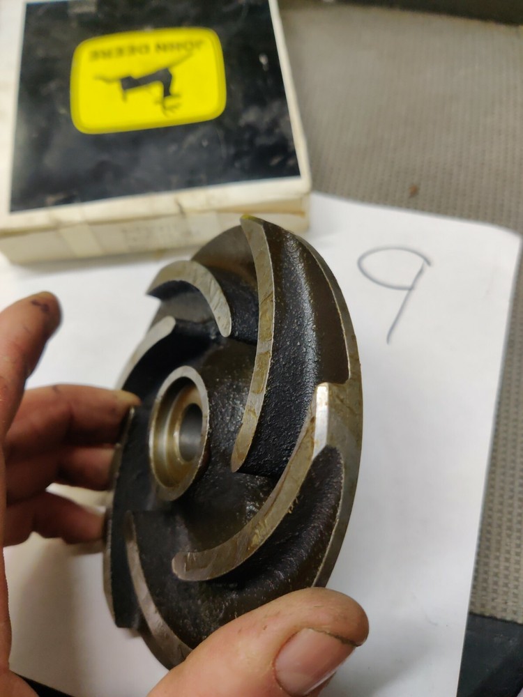 JOHN DEERE® r50411 impeller water pump