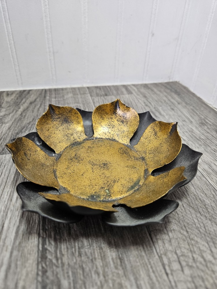 Metal Lotus Pillar Plate