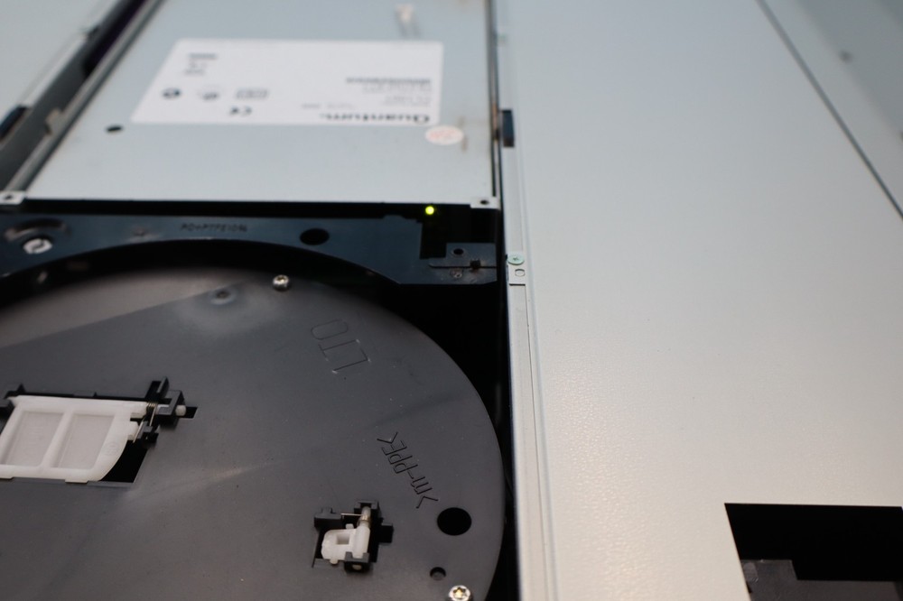 QUANTUM SUPERLOADER 3 L700 LTO-2 TAPE DRIVE LIBRARY AUTOLOADER ER-L24AA-YF