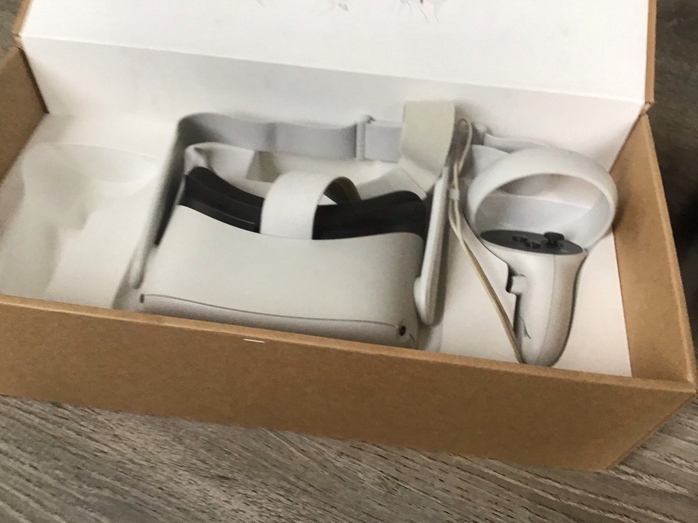 Meta Quest 2 Headset and Right Controller In Original Box Tested Working