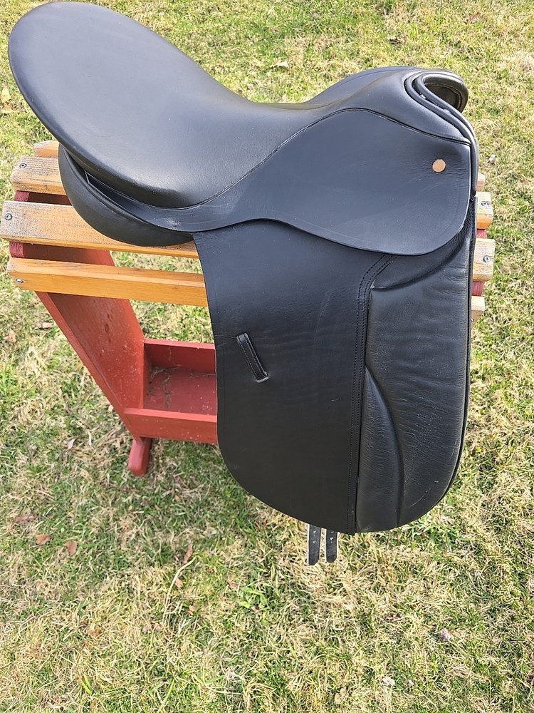 dressage saddle