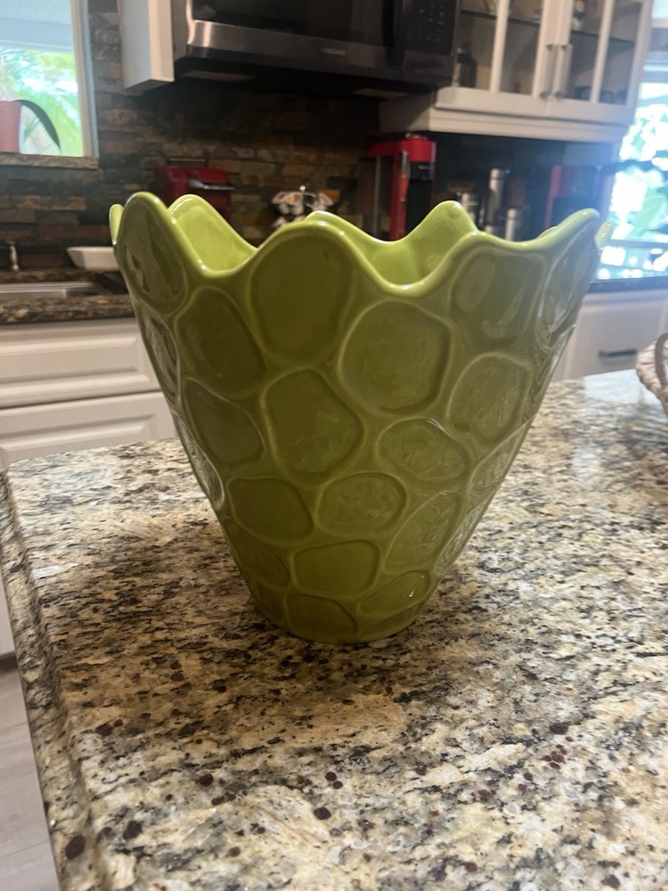 Floral Vase With Etching Around