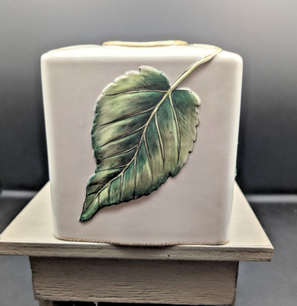 Fitz and Floyd Classics Manhattan Garden Ceramic Tissue Box Cover