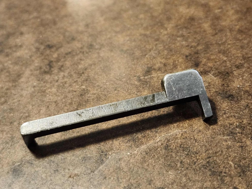 US M1 Garand Clip Latch & Spring, Original (DH225)