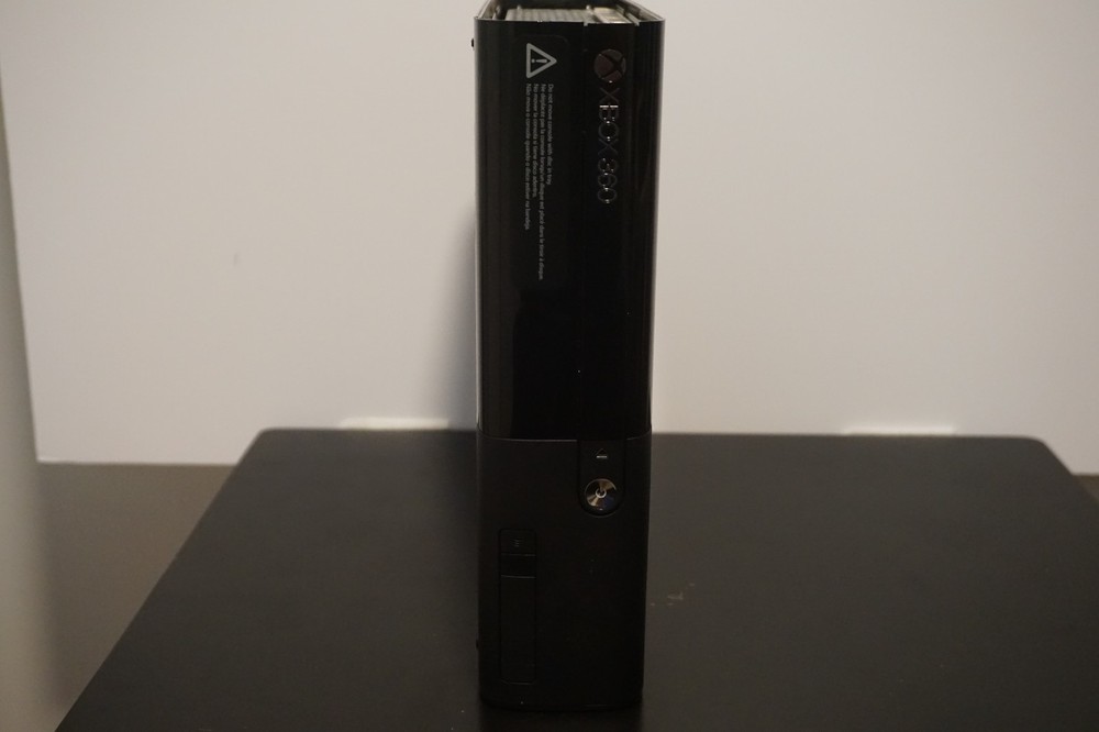 Microsoft Xbox 360 Model 1538 E Console with Kinect - Powers on Sold AS/IS