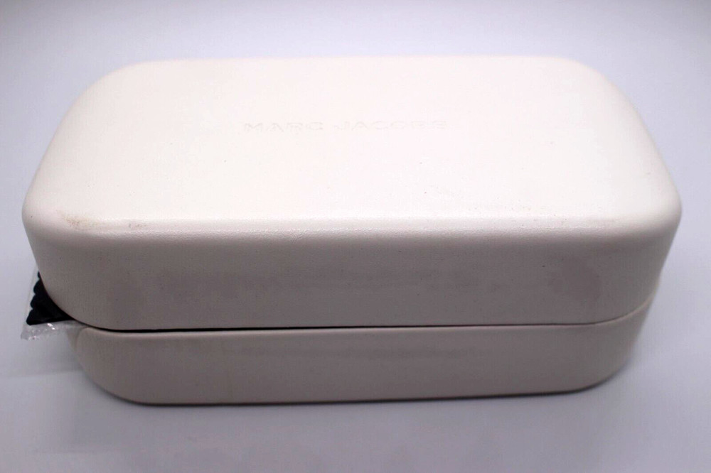 MARC JACOBS HARD CLAMSHELL EYEGLASSES CASE LARGE WHITE