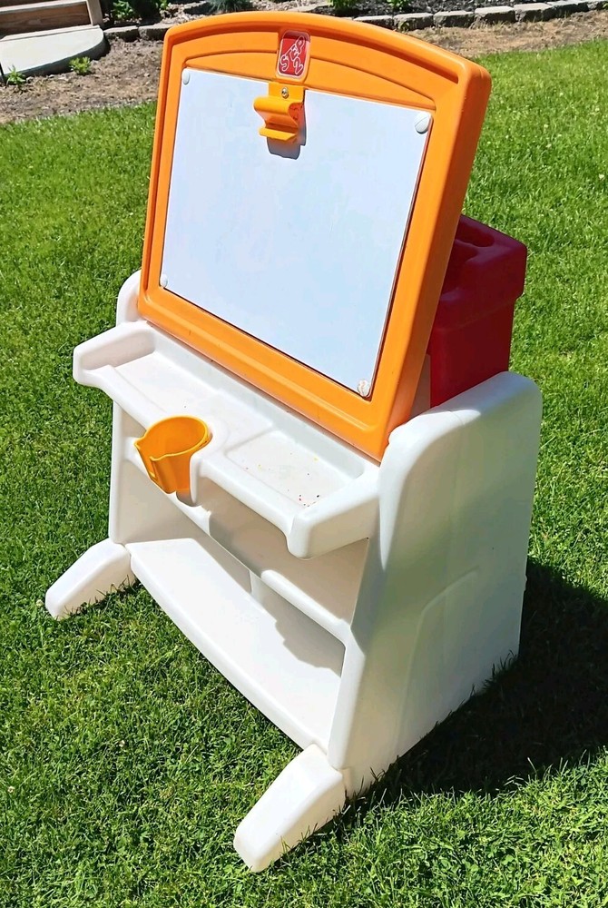 Step2 Flip & Doodle Easel Desk