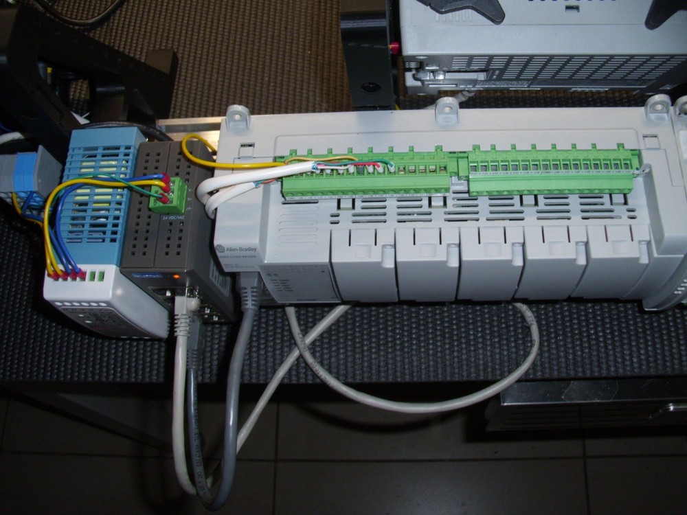 Allen-Bradley Micro850 Programmable CCW PLC Trainer Kit with Panelview 800