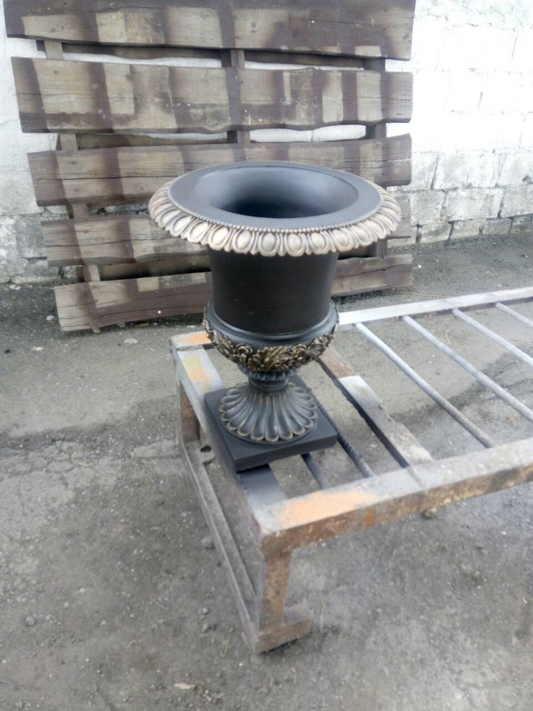 Polyurethane flexible mold with a plastic frame"Lily flower pot"