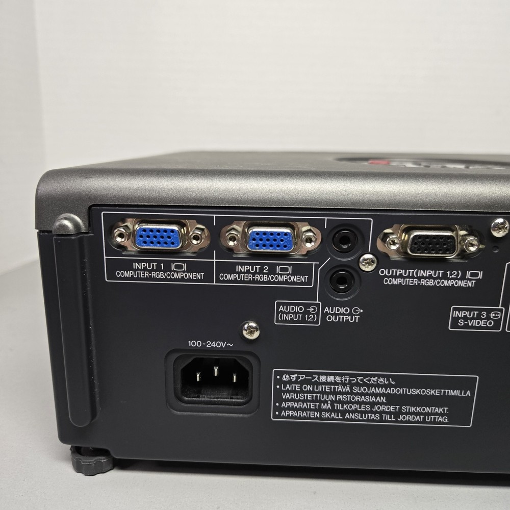 EIKI EIP-200 Projector - VGA / S Video Inputs - Tested - Lamp Timer 201 Hours