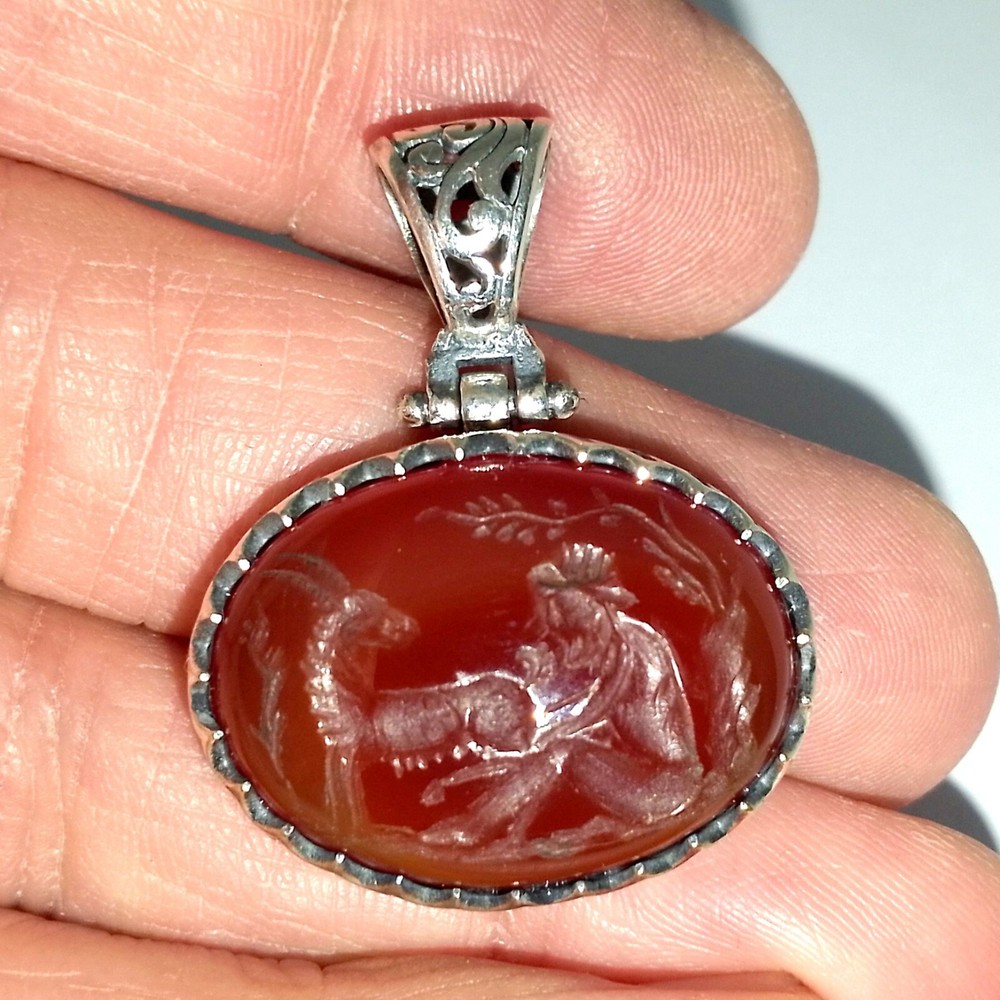 Engraving Carnellian Agate Pendant
