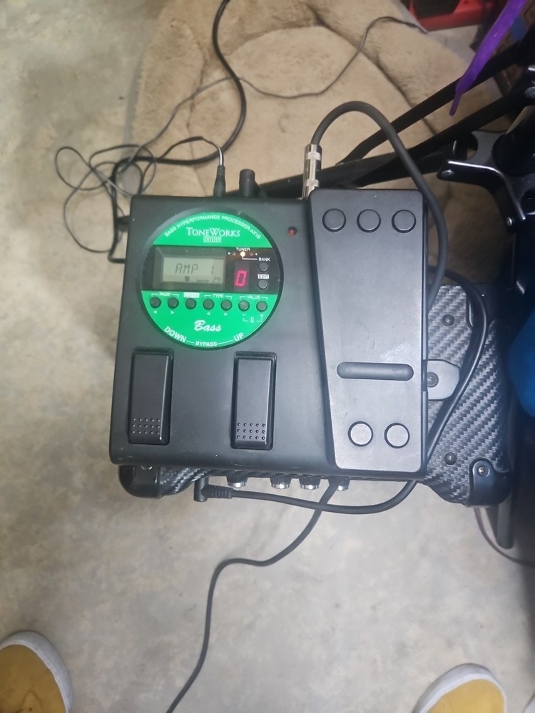 KORG ToneWorks AX1B Bass Multi Effect Processor Pedal + POWER SUPPLY