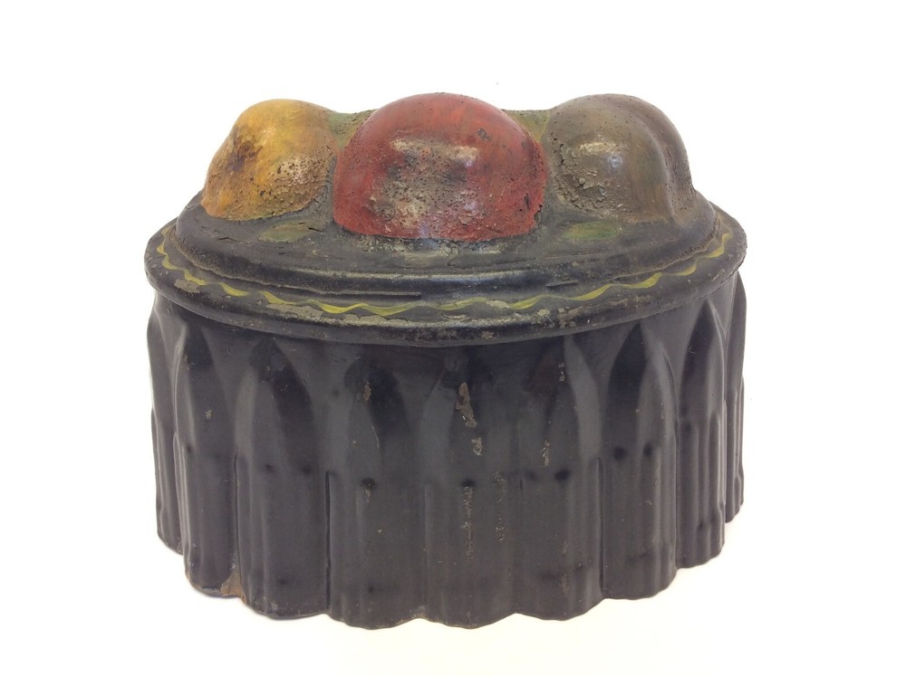 Hand Painted Bundt Cake Fruit Mold Decorative Tin Primitive Bakeware